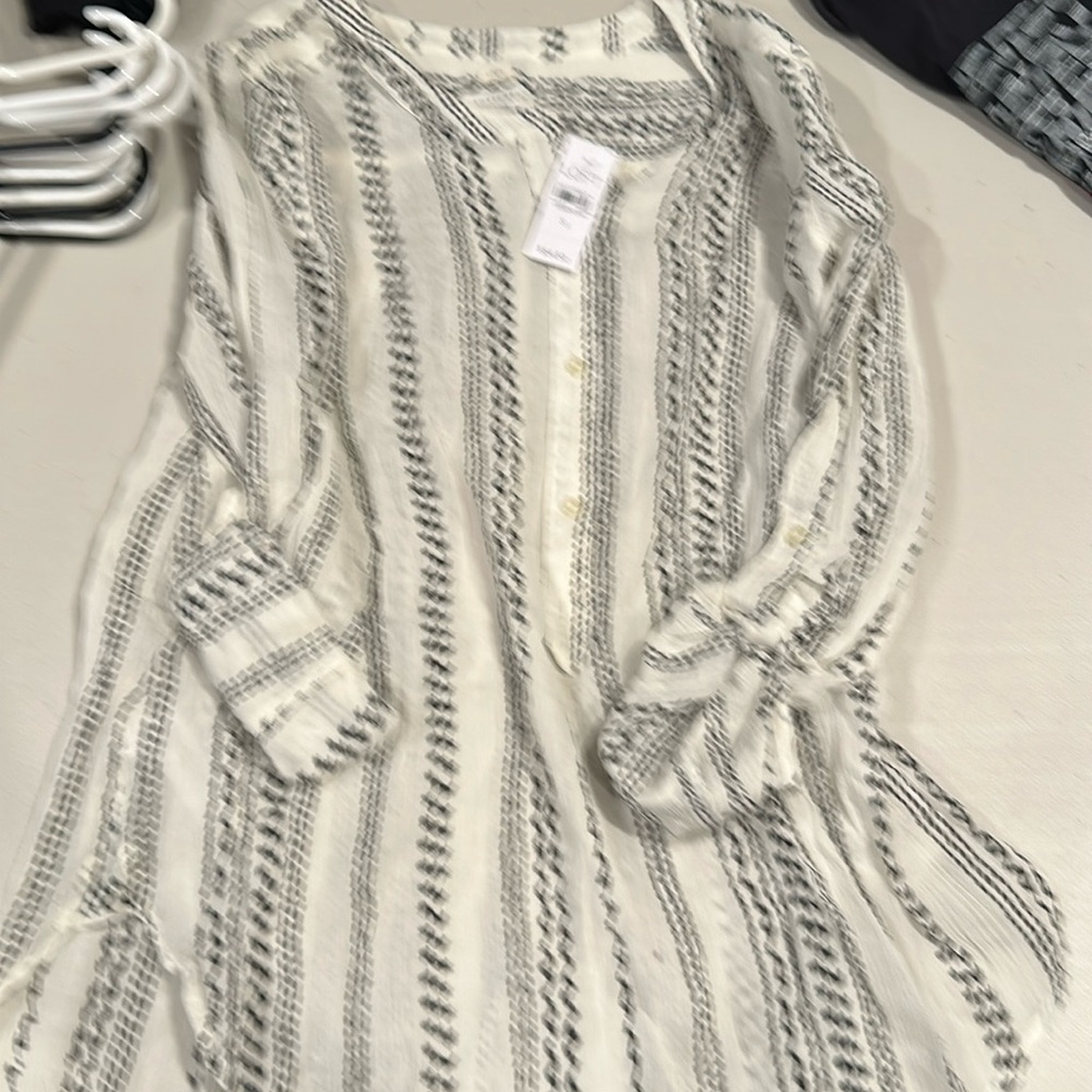 Loft sheer blk pattern blouse